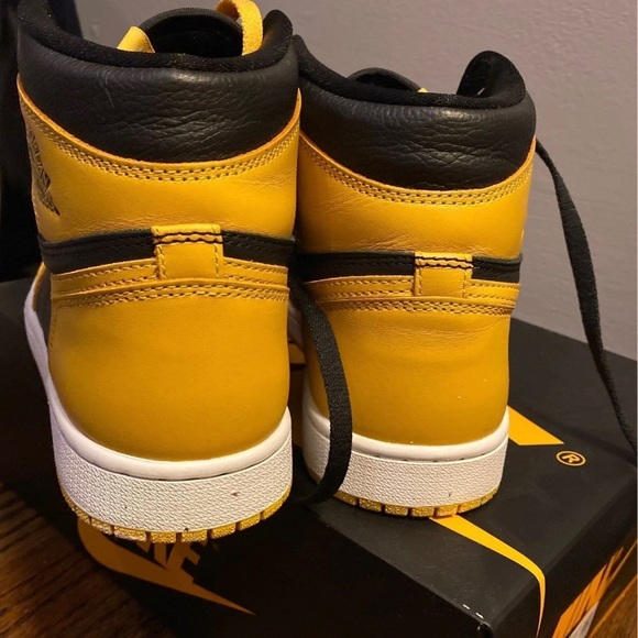 Air Jordan 1 Retro high OG - Picture 2 of 5